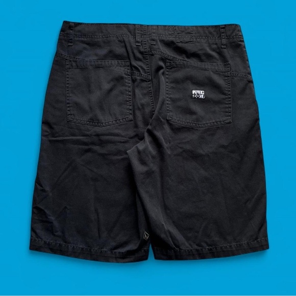 Volcom Y2K VTG Black Relaxed Chino Shorts Embroidered Men’s 36x10 Skater Grunge - Picture 1 of 8